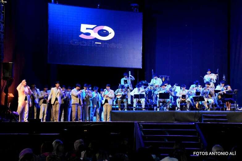 Momento de la actuación de esta noche de Los Gofiones en Telde (Foto Antonio Alí)